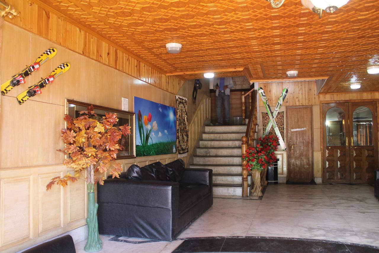Fluorescence Hotel And Restaurant Gulmarg Exterior photo