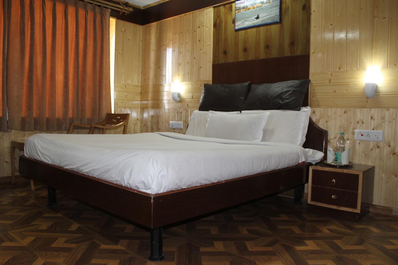Fluorescence Hotel And Restaurant Gulmarg Exterior photo